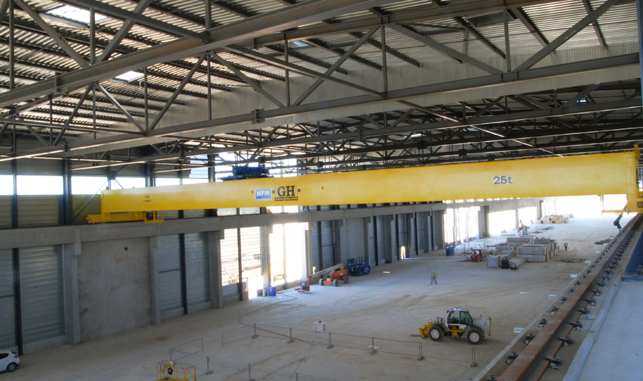 Projekt ITER, který se rozbíhá v jižní Francii. Staví se zde největší zařízení typu tokamak na světe. Výstavba probíhá na 250 metrů dlouhém zařízení (na fotce).

Foto: Iter/F4E
