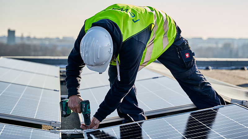 5 kroků k úspěšné realizaci fotovoltaické elektrárny na střeše vaší firmy