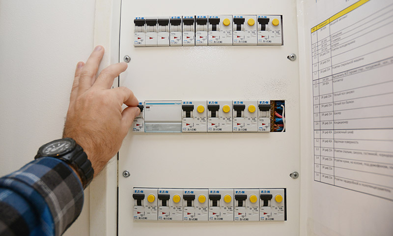 Použití proudových chráničů ve světelných obvodech v sítích TN a TT