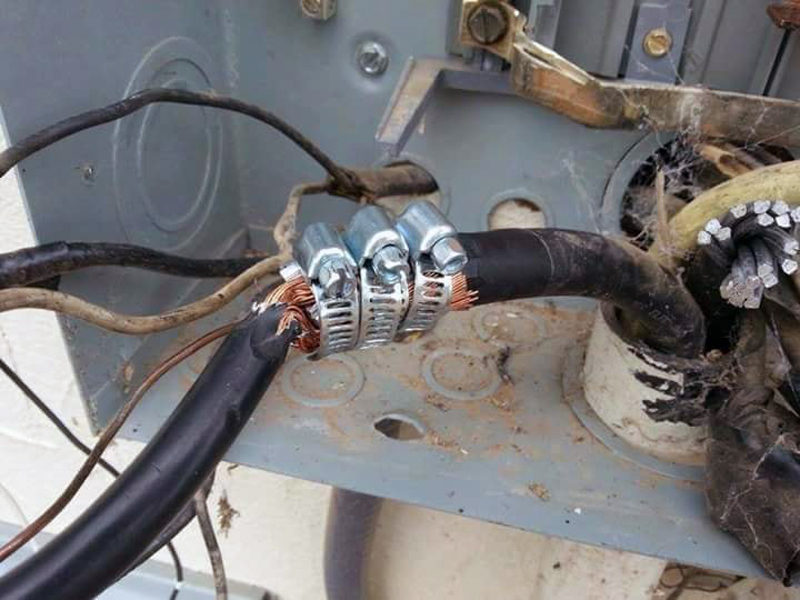 Spojení kabelů pomocí kovove stahovací pásky